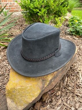 American Outback Zephyr Suede Hat in Black